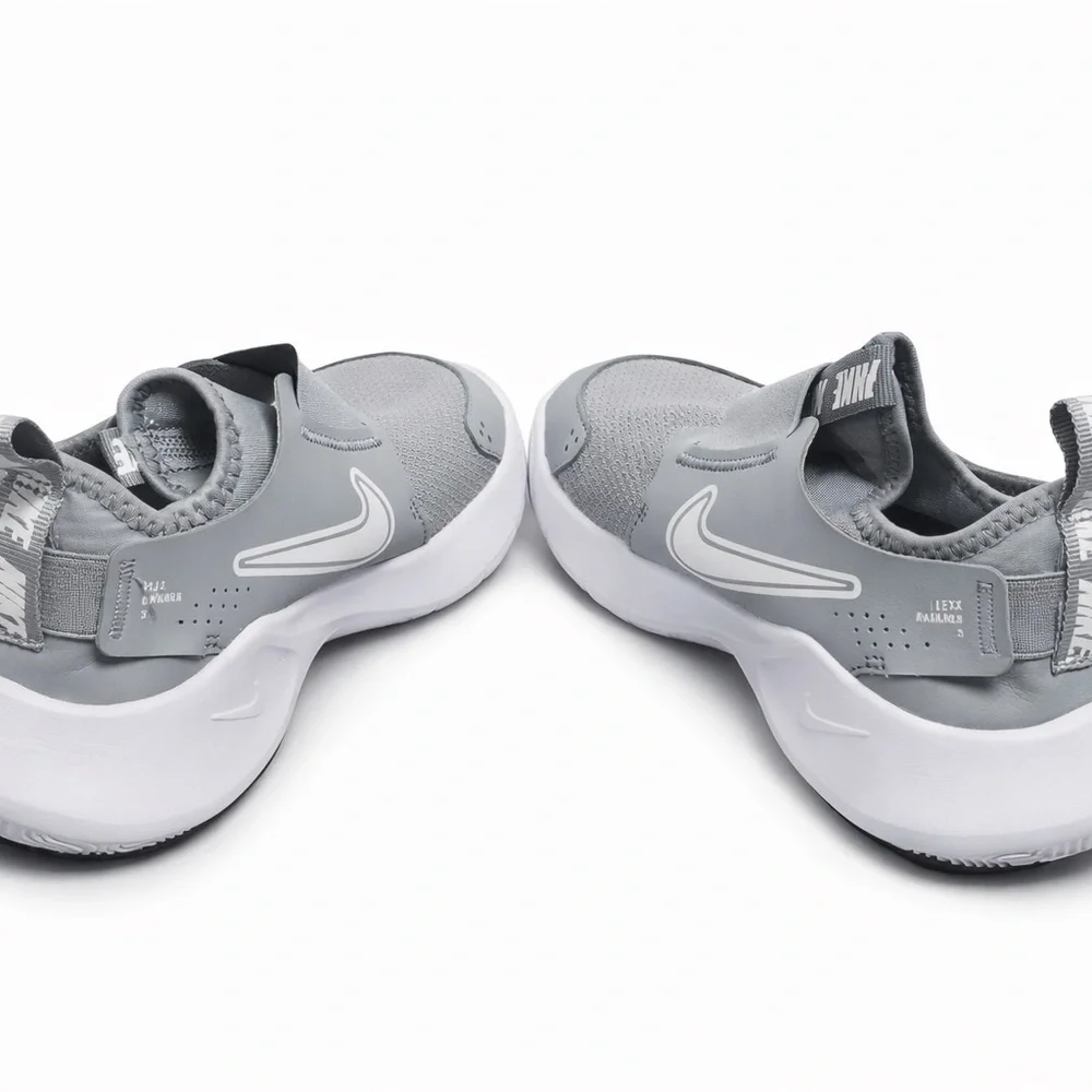 NWOT Nike Flex Runner Youth 3Y Gray White FN 2294-001